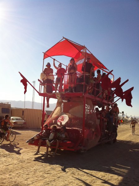 Burning_Man_2011_Art_Car_IMG_4697