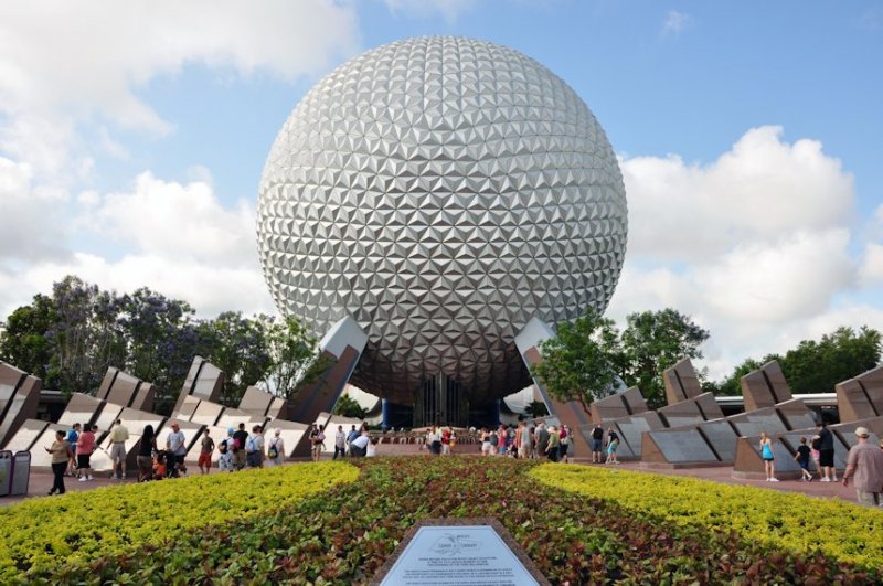 1_epcot_spaceship_earth_2010a