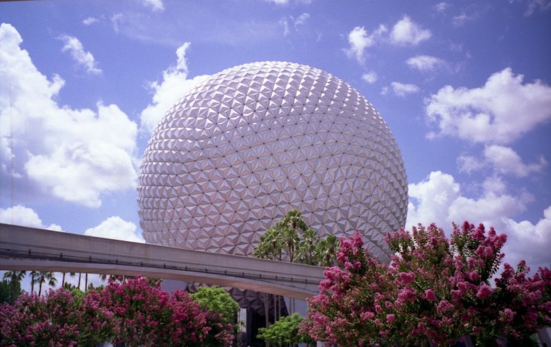 Spaceship-Earth-01