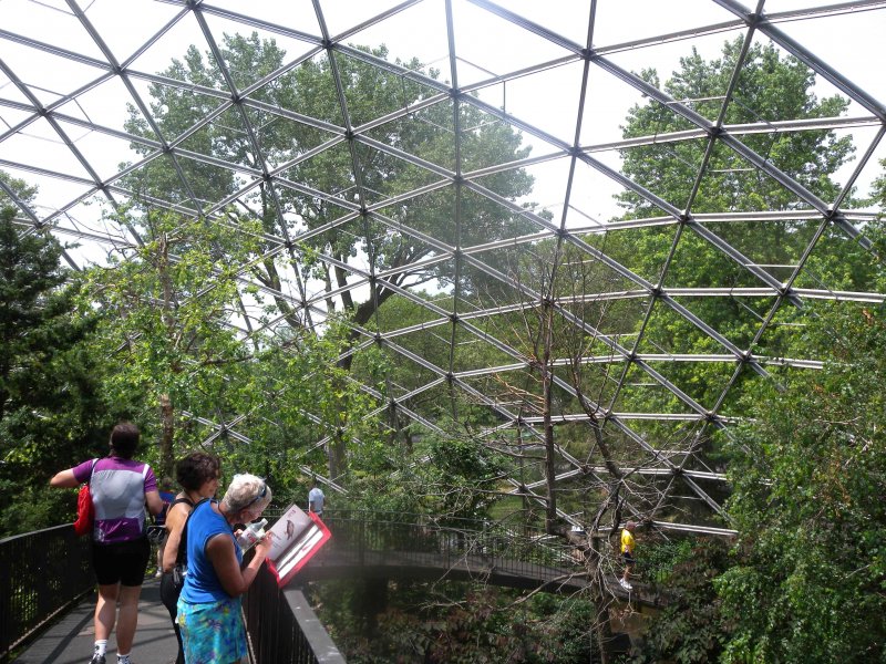 Inside_Queens_Zoo_dome_jeh
