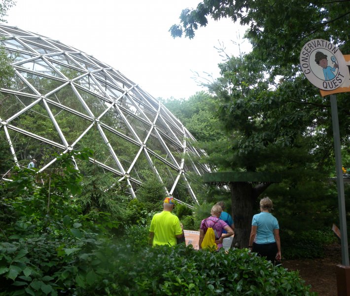 Queens_Zoo_dome_outside_jeh