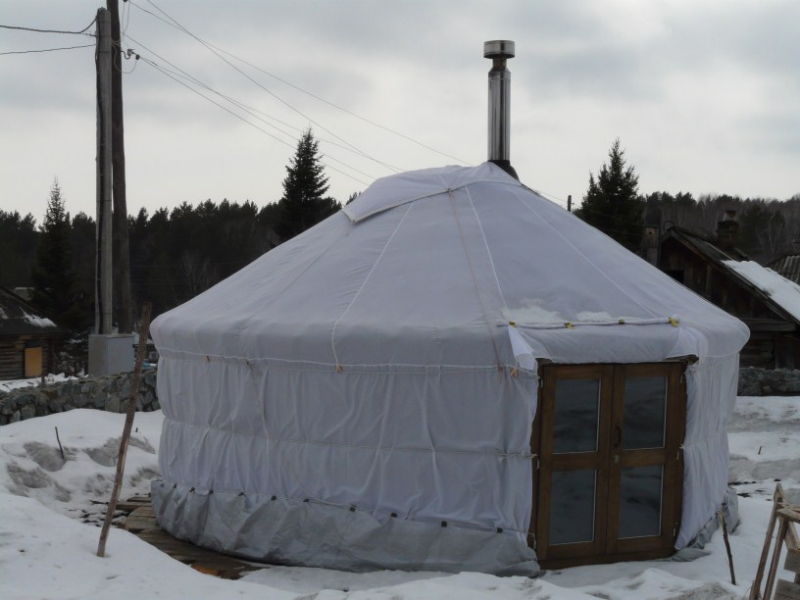yurt-in-winter-time-816-x-612